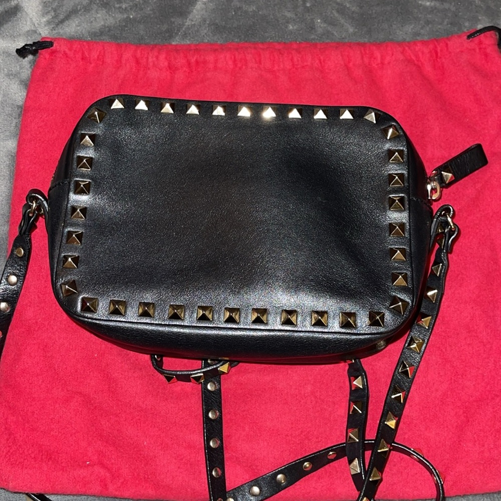 Preload Valentino, black n gold spike Crossbody excellent condition 7”X 5”. - Picture 9 of 12